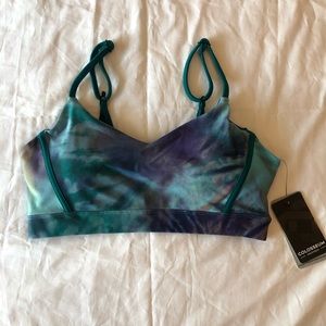 3/$10 🏷️ NWT Tie dye sports bra
